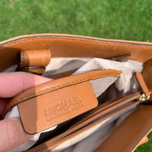 MICHAEL KORS Brown Leather Tote with Hold Chain - Picture 12 of 12